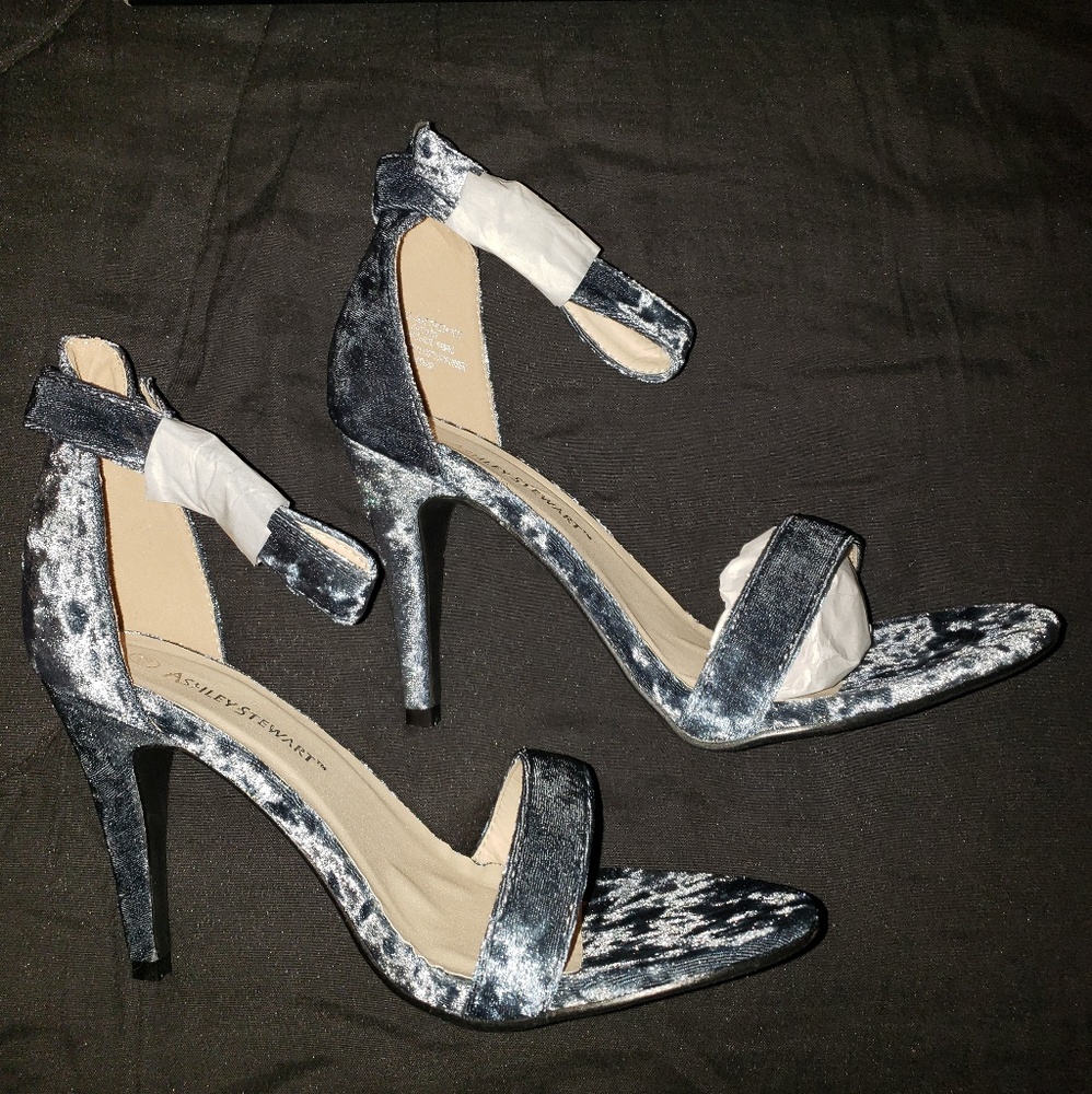 TRENDY HEELS